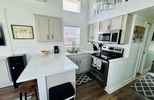 Austin Apartment | The Little Lonestar with Pool and Hot Tub