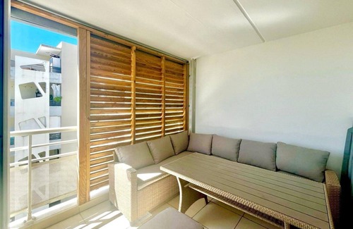 Saint-Denis Apartment | The Little Nest – Sea View, Comfort & Parking