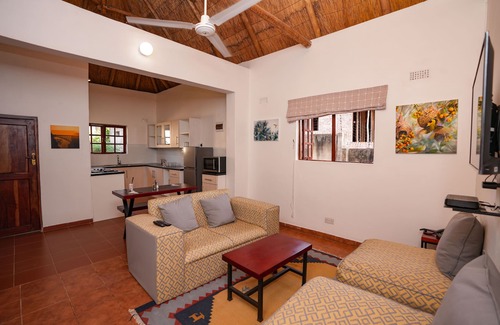 Victoria Falls Cabin | Discover The Little Outlook: Poolside Bliss Awaits You