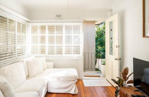 Manly Apartment | Discover The Little Palm: Ideal Spot by Beach & Wharf