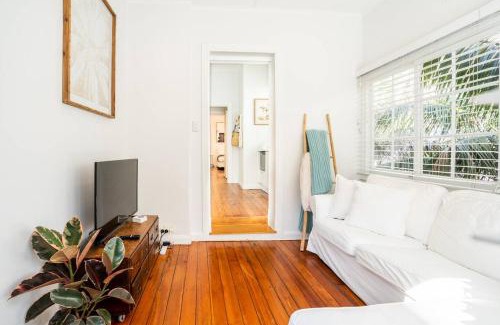 Manly Apartment | Discover The Little Palm: Ideal Spot by Beach & Wharf