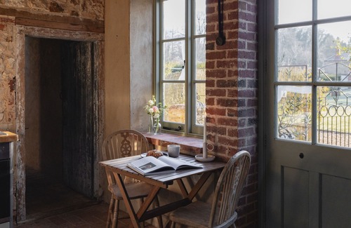 Ringstead House | Charming The Little Potting Shed: Poolside Ocean Retreat