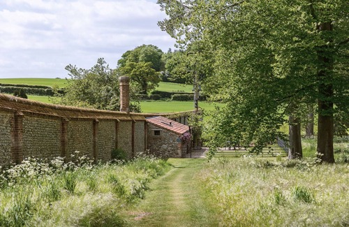 Ringstead House | Charming The Little Potting Shed: Poolside Ocean Retreat