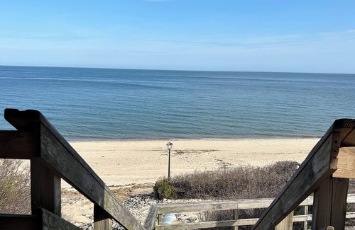 Baiting Hollow Cottage | Cozy Little Red Cottage Steps from Beach & Wine Trail