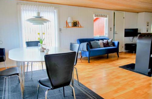 Ho House | Relax at The Little Red Cabin Near Blåvand - Pet Friendly!