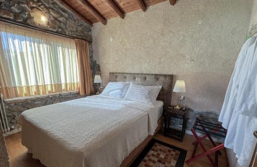 Kastoria Apartment | Discover The Little Stone House by the Lake - 4 Star Retreat