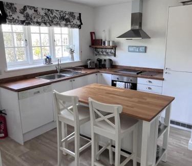 Marlow House | Discover The Little Thatch - Family Friendly near Marlow