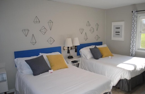 Mount Horeb Hotel | Cozy Retreat at The Little Village - Guest Rated 8/10