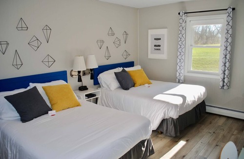 Mount Horeb Apartment | Cozy Retreat at The Little Village with Kitchen Access