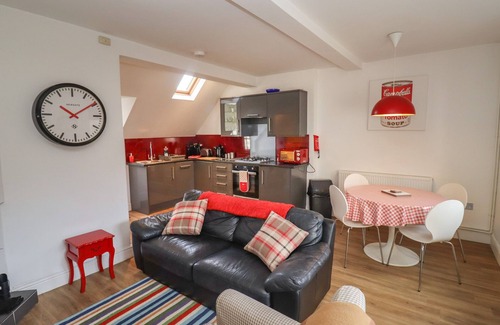 Milton-under-Wychwood House | Family-Friendly Getaway at The Little White Cottage