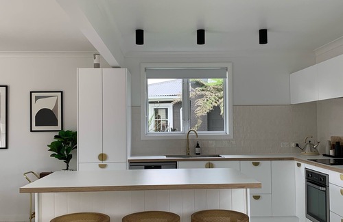 Martinborough House | Pet-Friendly Retreat at The Little White Bach - Rated 10/10