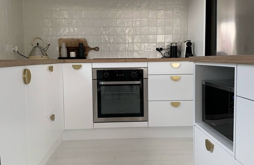 Martinborough House | Pet-Friendly Retreat at The Little White Bach - Rated 10/10