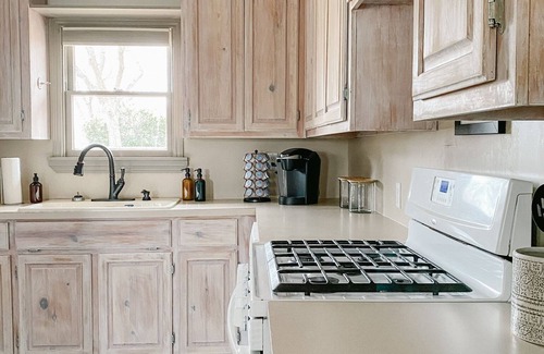 Abilene House | Cozy Live Oak Retreat - 10/10 Guest Rated Near ACU