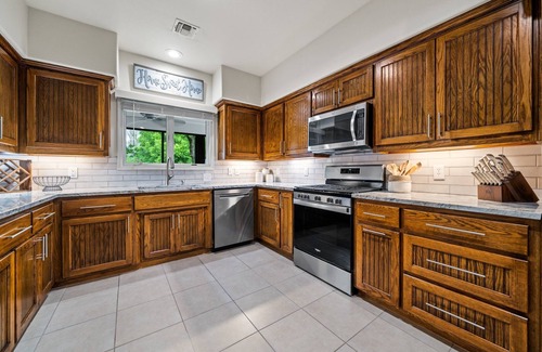 Fredericksburg House | Experience The Live Oak Haus: Pool, Hot Tub & Ocean Views