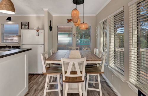 Port O Connor House | Family-Friendly Live Oak House Near the Beach with Breakfast