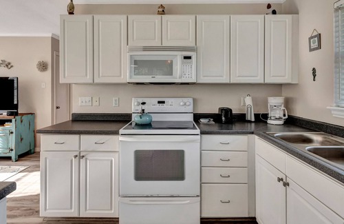 Port O Connor House | Family-Friendly Live Oak House Near the Beach with Breakfast