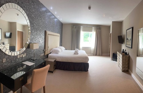 Gorran Haven House | Discover The Llawnroc Hotel: 4-Star Retreat with Pool & Dining