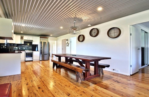 Currarong House | Guest Rated: The Lobster Pot - Steps from Warrain Beach