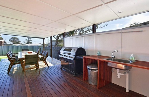 Currarong House | Guest Rated: The Lobster Pot - Steps from Warrain Beach