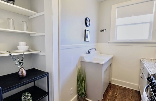 Lower Greenville Apartment | Discover The Local Hotspot: Pool, Breakfast & Lake Views!