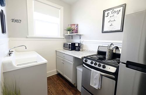Lower Greenville Apartment | Discover The Local Hotspot: Pool, Breakfast & Lake Views!