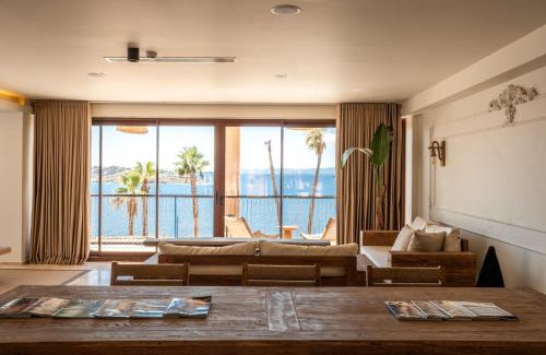 Cesme Hotel | Experience The Local House Ayasaranda with Oceanfront Views