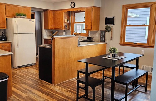New Ulm House | The Local On Washington
