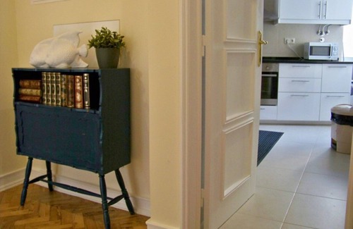 Sao Jorge de Arroios Apartment | Convenient Location with Family-Friendly Amenities Awaits