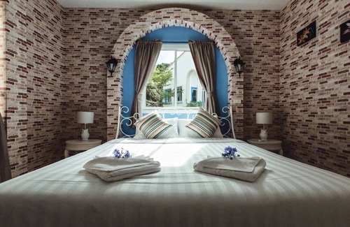 Suan Phueng Hotel | Discover The Location: Family-Friendly Stay with Pool & Dining