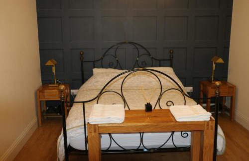 East Harling Apartment | The Lodge - 2 acres of garden with hot tub and fire pit and BBQ