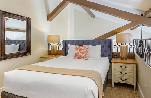 French Quarter Resort | Discover The Lodge Alley Inn: Your Gateway to Charleston