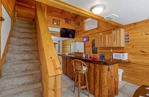 Enterprise Apartment | Discover The Lodge: Loft Bedroom & Child-Friendly Amenities