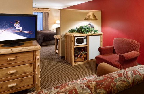 Baxter Hotel | Relax at The Lodge at Brainerd Lakes with Pool & Spa