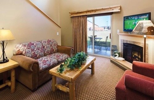 Baxter Hotel | Relax at The Lodge at Brainerd Lakes with Pool & Spa