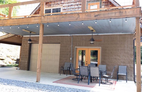 Flat Top House | Top-Rated Family Retreat at The Lodge at Camp Creek Cabins