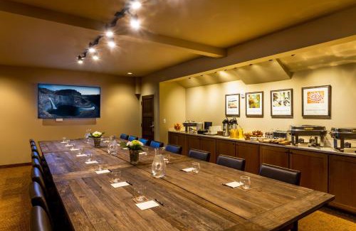 South Richland Hotel | Inviting Retreat at The Lodge at Columbia Point - Rated 9.2