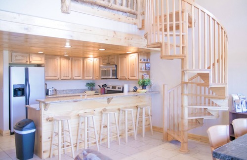 Meadow View Heights Apartment | Guest Rated 9.6 - The Lodge at Duck Creek Awaits You