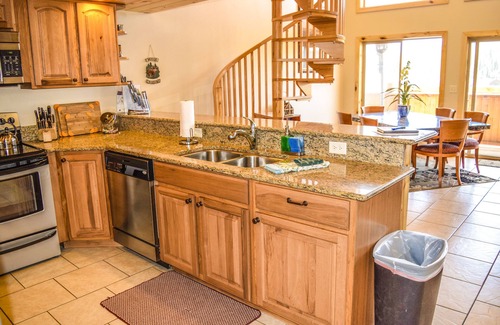 Meadow View Heights Apartment | Guest Rated 9.6 - The Lodge at Duck Creek Awaits You