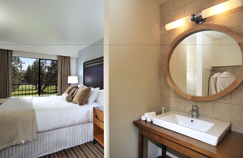 Redmond Resort | Relax at The Lodge at Eagle Crest Resort with Premium Amenities
