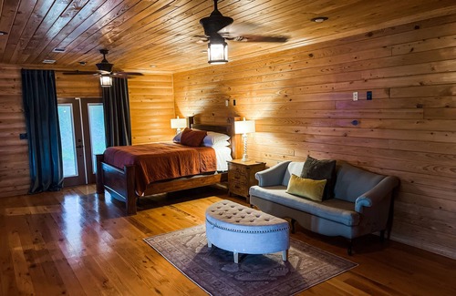Oakland Cabin | Experience The Lodge at Enid Lake: Top-Rated Fishing Retreat