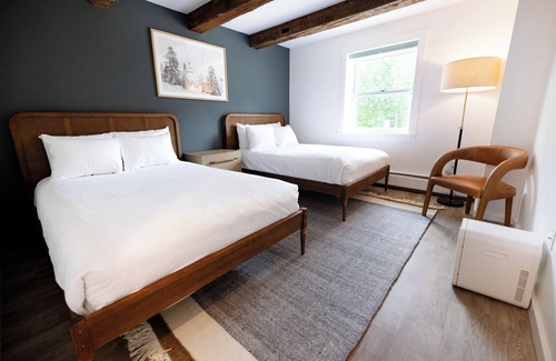 Warren Hotel | Inviting Stay at The Lodge at Lincoln Peak with Breakfast