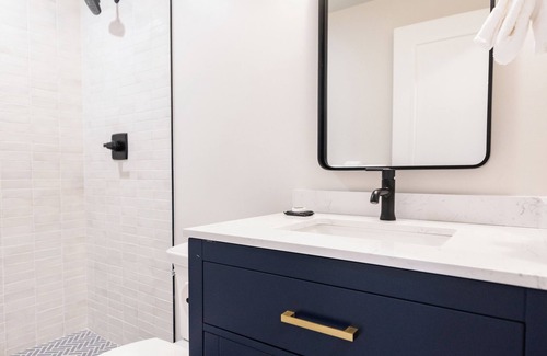 Warren Hotel | Inviting Stay at The Lodge at Lincoln Peak with Breakfast