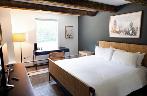Warren Hotel | Inviting Stay at The Lodge at Lincoln Peak with Breakfast