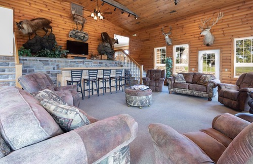 Falcon Cabin | The Lodge at Mark Twain Forest