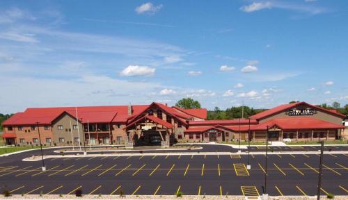 Mauston Hotel | Discover The Lodge at Mauston: Poolside Comfort Awaits