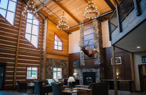Mauston Hotel | Discover The Lodge at Mauston: Poolside Comfort Awaits
