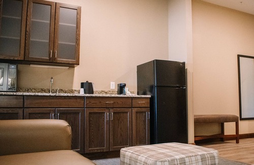 Mauston Hotel | Discover The Lodge at Mauston: Rated 9.6/10 with Pool & Spa