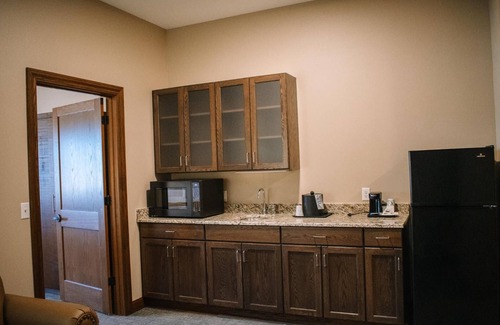 Mauston Hotel | Discover The Lodge at Mauston: Rated 9.6/10 with Pool & Spa