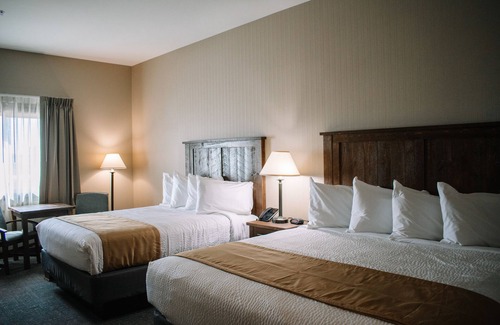 Mauston Hotel | Discover The Lodge at Mauston: Rated 9.6/10 with Pool & Spa