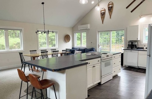 Bridgton House | The Lodge at Moose Pond & Pleasant Mtn Sleeps 20